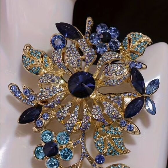 ๐โElegant Gold and Blue Floral Large Brooch ๐ - Picture 4 of 7